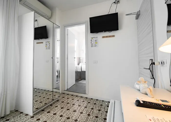 Le Petit Hotel