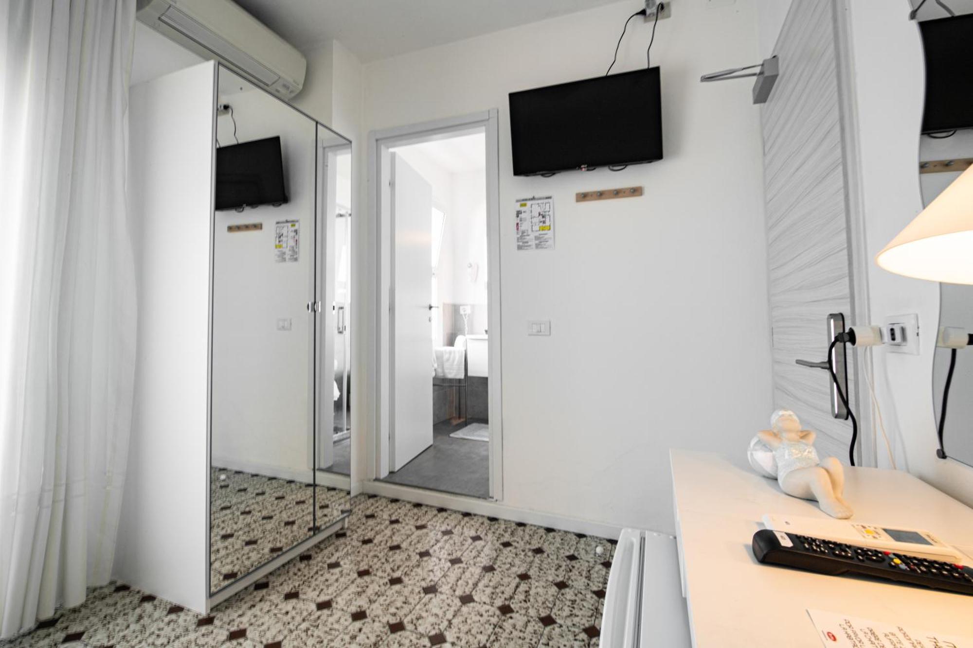 Le Petit Hotel